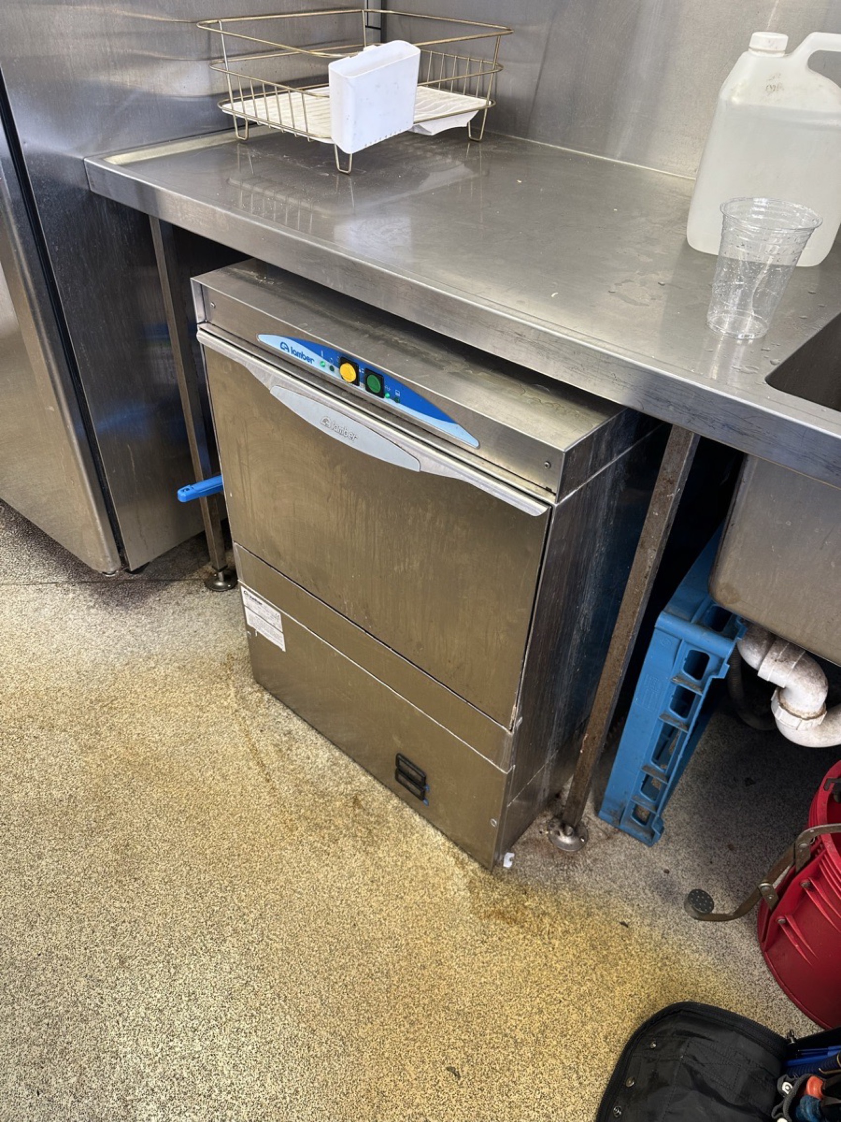 Underbench commercial dishwasher